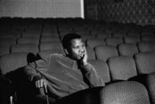 Sidney : Apple TV+ rend hommage à la première star noire de Hollywood